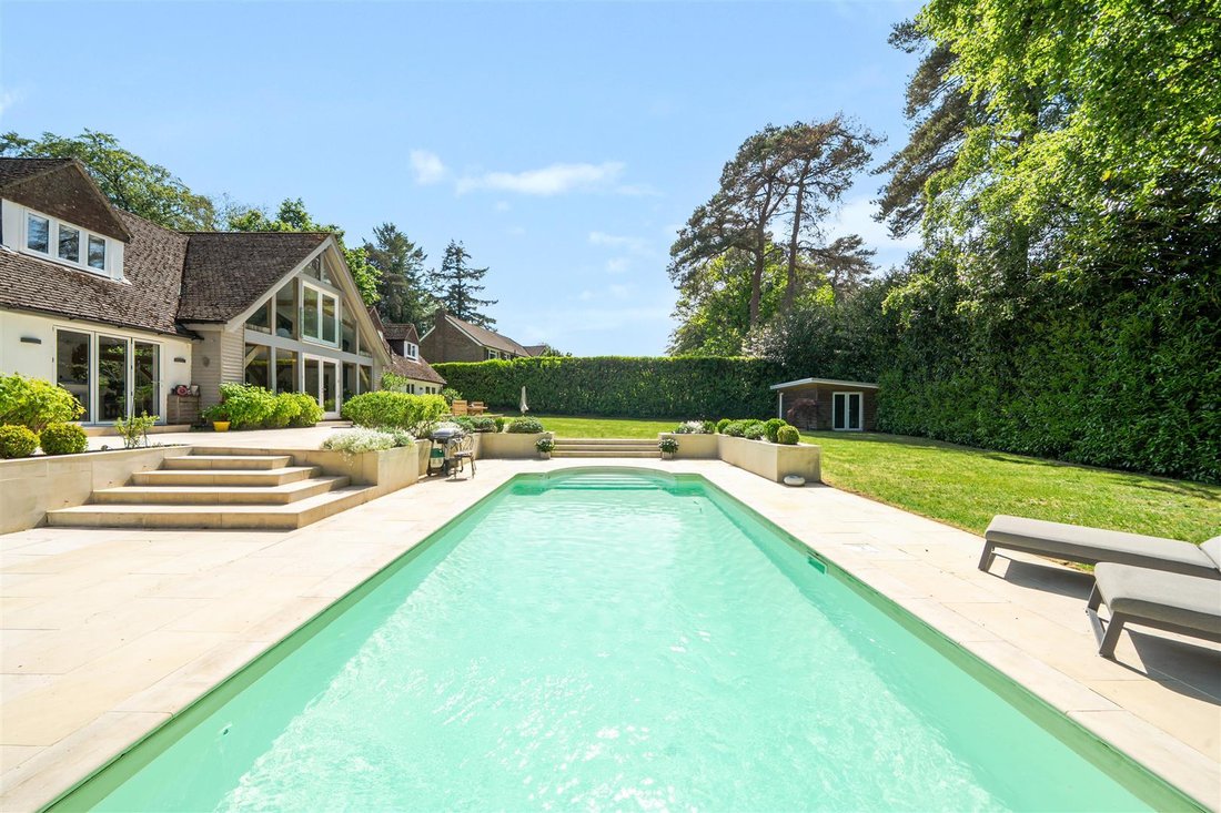 House in Hindhead, Grayshott, England 3 - 18062885