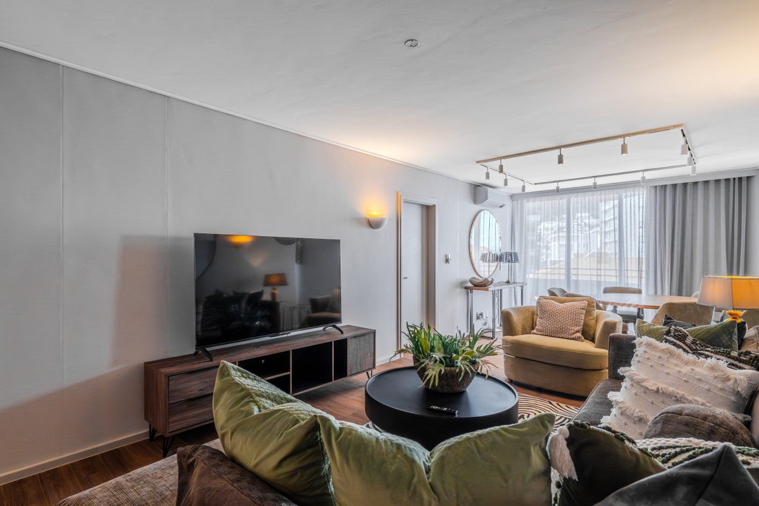 Apartment in Bakoven, Cape Town, South Africa 5 - 18062025