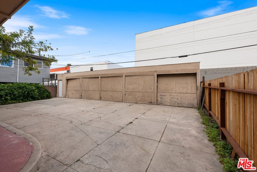 Los Angeles, California, United States 5 - 18062949