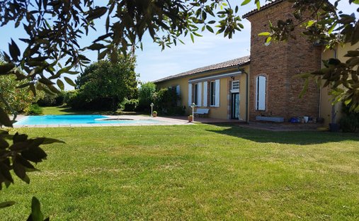 Villa à Saint-Sardos, Occitanie, France 1