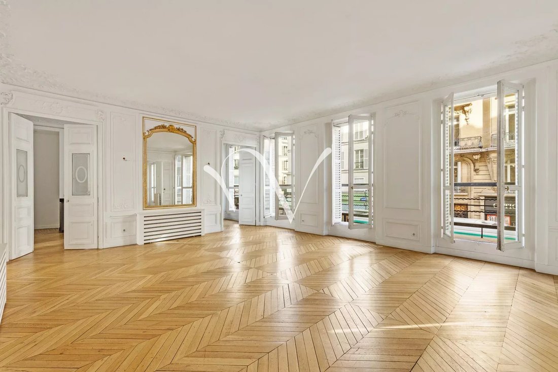 Apartment in Mairie, Paris 8e Arrondissement, Paris 1 - 15181678