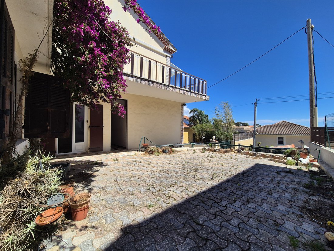 House in Hyeres, Provence-Alpes-Côte d'Azur, France 4 - 18064023