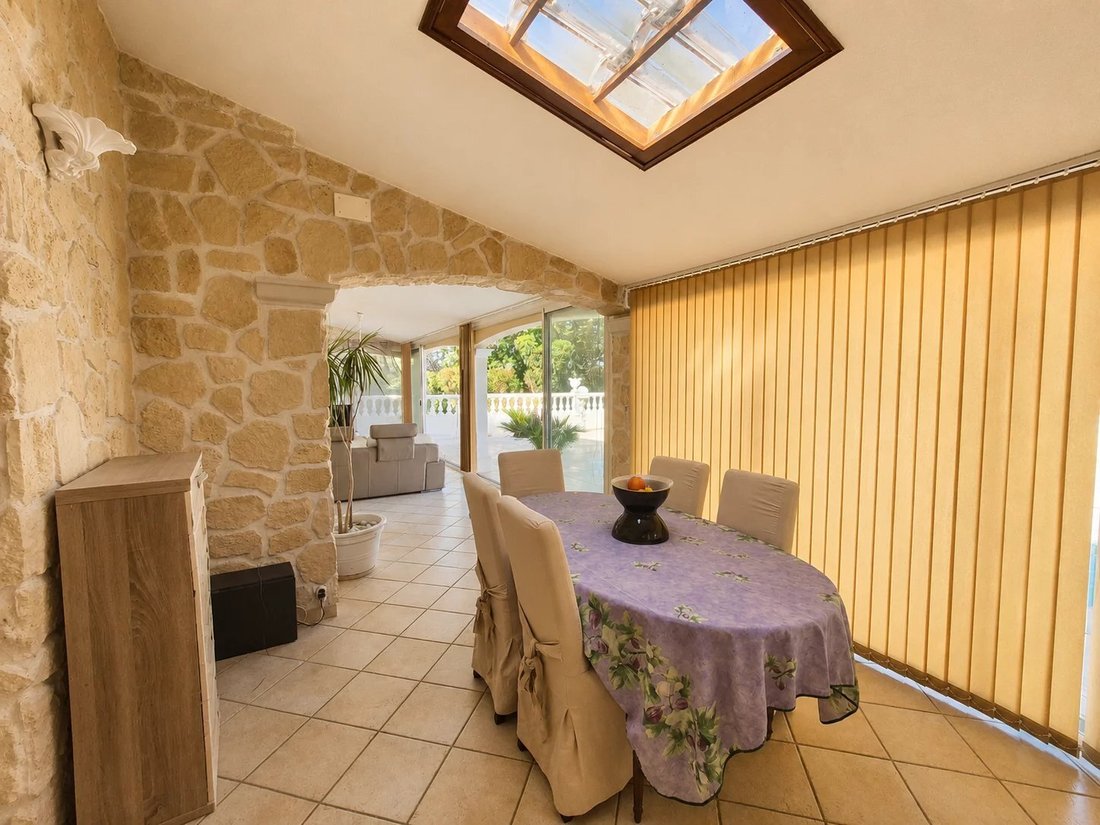 Villa in Le Cannet-des-Maures, Provence-Alpes-Côte d'Azur, France 3 - 15452573