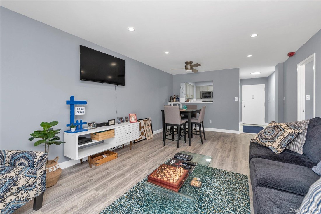 Co Op in Long Beach, New York, United States 4 - 18063818