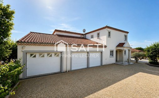 Casa a Châteaugay, Auvergne-Rodano-Alpi, Francia 1