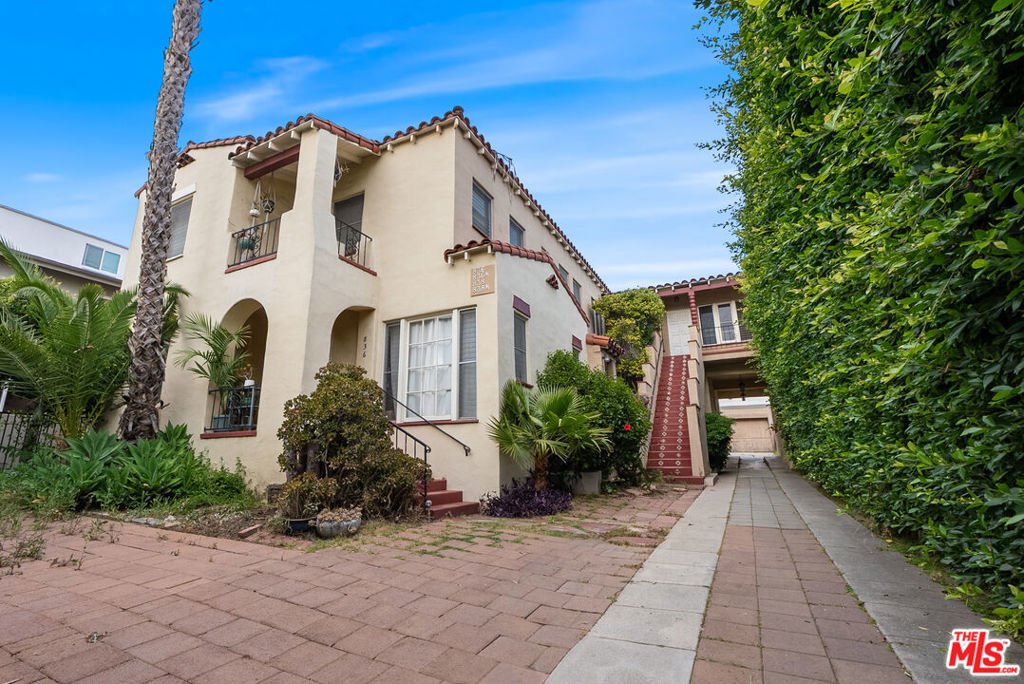 Los Angeles, California, United States 1 - 18062949