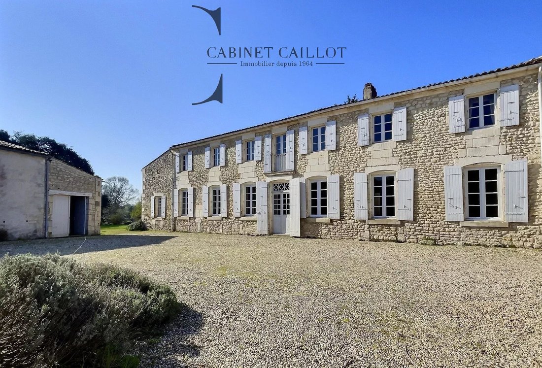 House in Saint-Romain-de-Benet, Nouvelle-Aquitaine, France 3 - 18062880