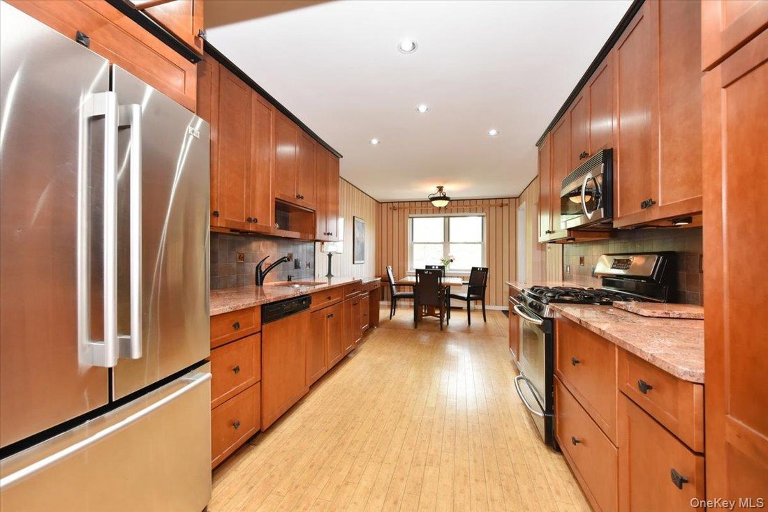 Co Op in Great Neck, New York, United States 4 - 17796419