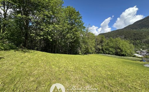 Land in Les Houches, Auvergne-Rhône-Alpes, France 1