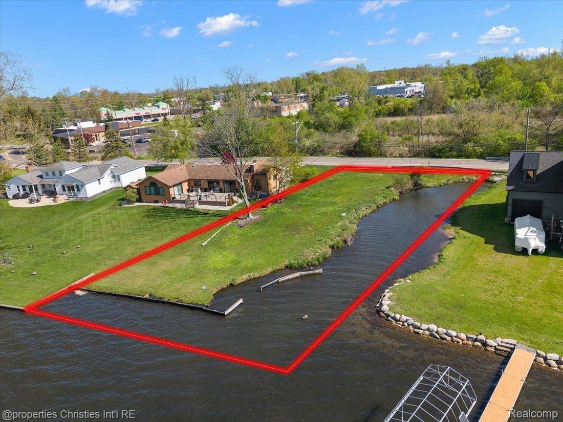 House in Walled Lake, Michigan, United States 5 - 18061176