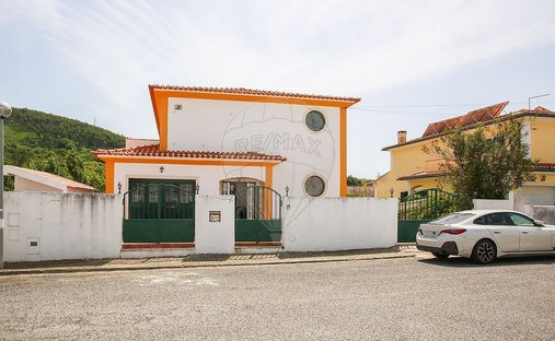 House in Malveira e Sao Miguel de Alcainca, Lisbon, Portugal 1