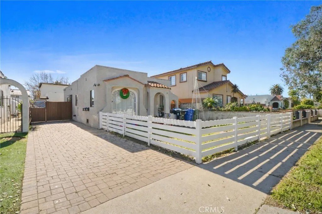 Los Angeles, California, United States 2 - 16965999
