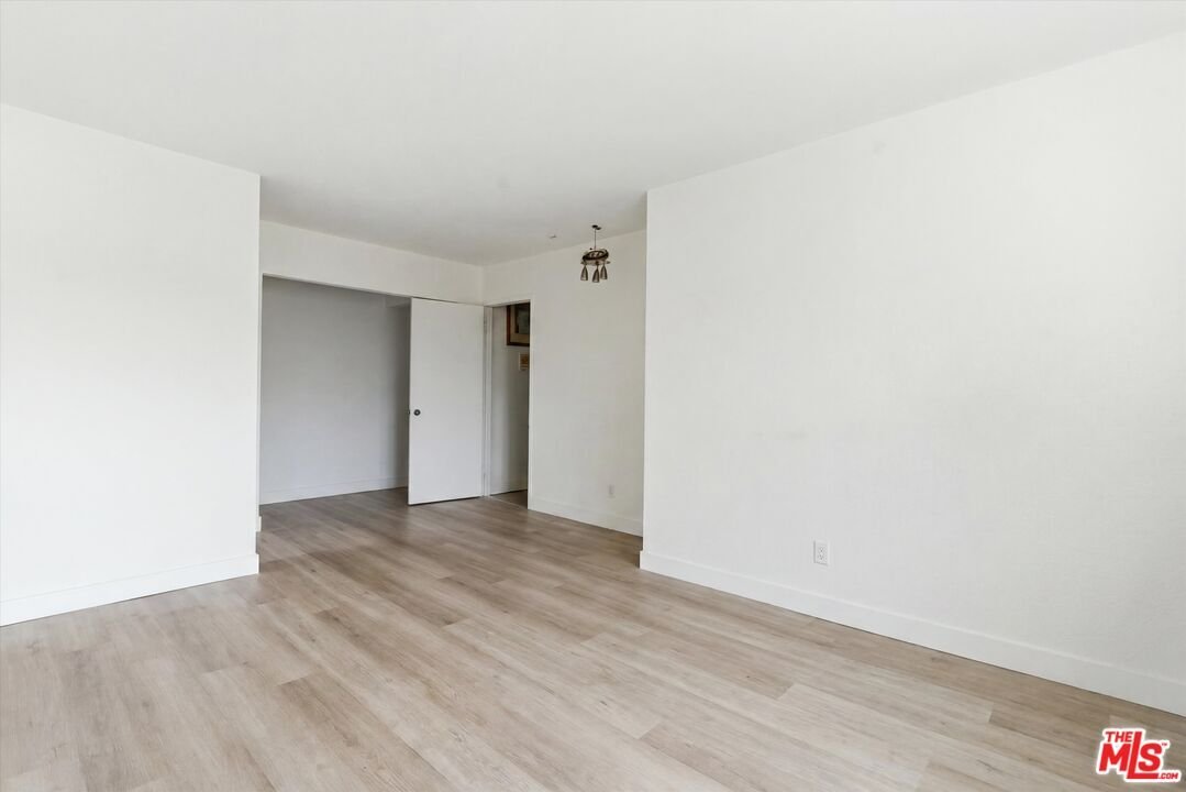Condo in Los Angeles, California, United States 5 - 18047176