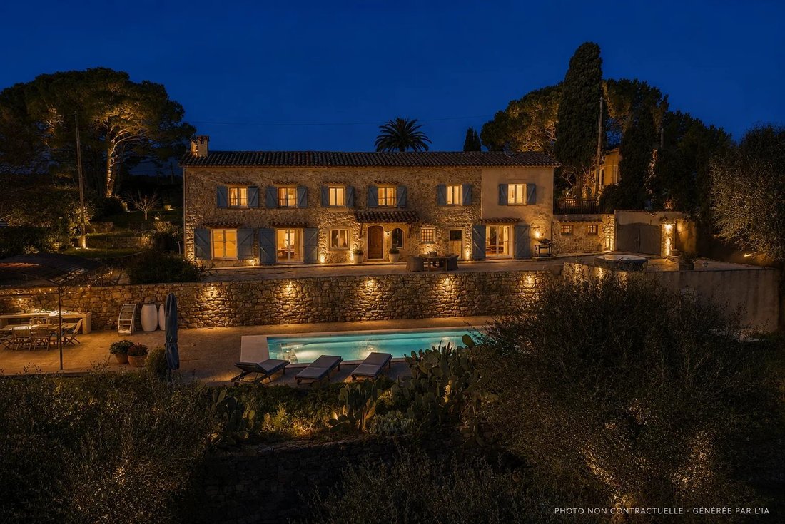 Villa in Grasse, Provence-Alpes-Côte d'Azur, France 1 - 17429820