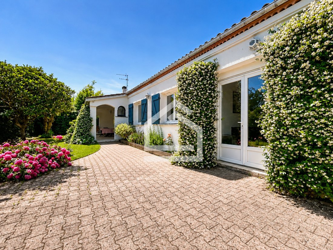 House in Mérignac, Nouvelle-Aquitaine, France 1 - 18064072