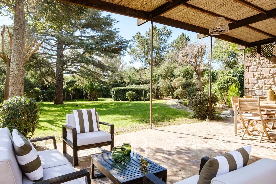 Villa in Grimaud, Provence-Alpes-Côte d'Azur, France 1 - 17407455