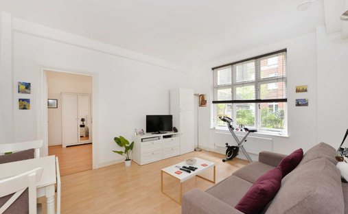 Apartment in St John's Wood, Westminster, England 1