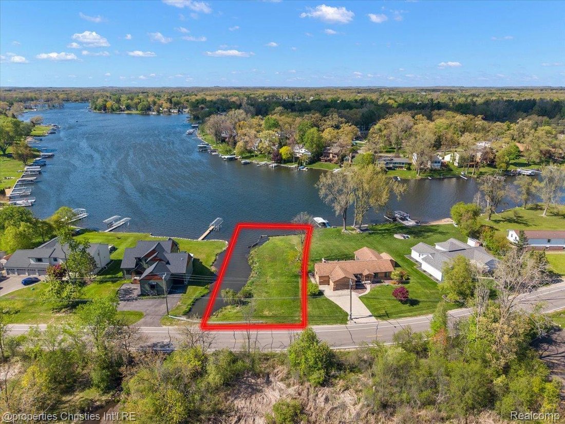 House in Walled Lake, Michigan, United States 3 - 18061176