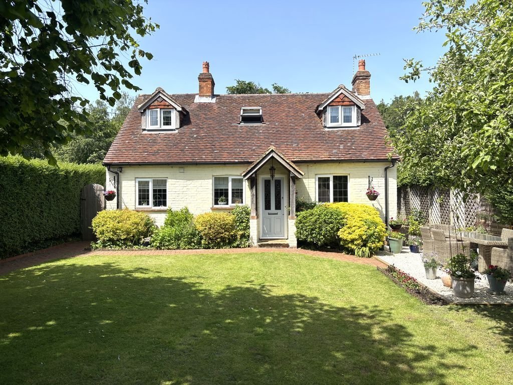 House in Windlesham, England 1 - 17375506