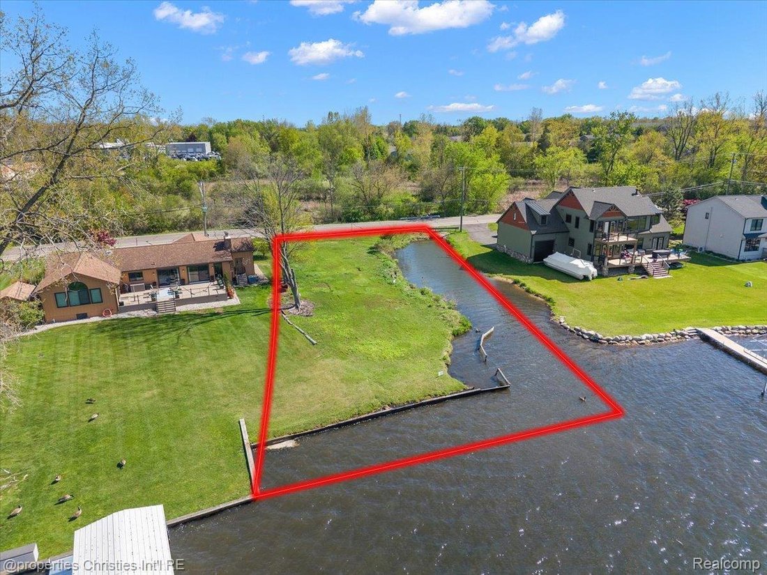 House in Walled Lake, Michigan, United States 4 - 18061176
