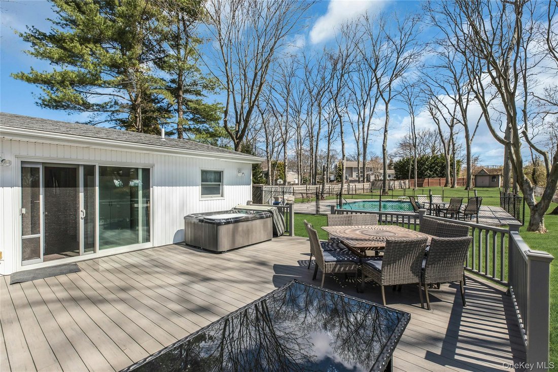 House in Plainview, New York, United States 4 - 17918096