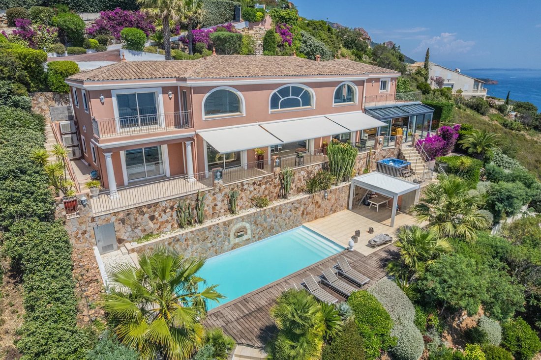 Villa in Centre ville, Saint-Raphaël, France 2 - 17728013