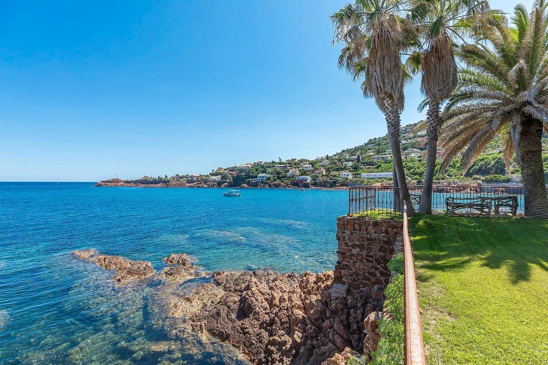 Villa in Le Dramont-Agay-Anthéor-Le Trayas, Saint-Raphaël, France 2 - 18064654