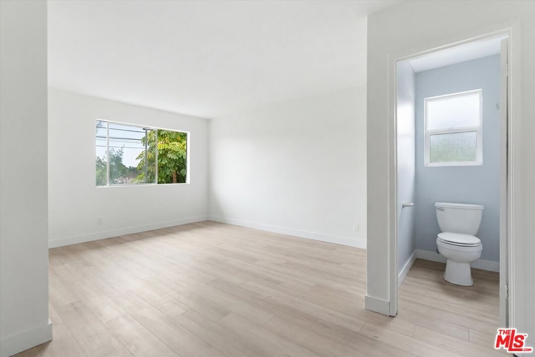 Condo in Los Angeles, California, United States 3 - 18047176