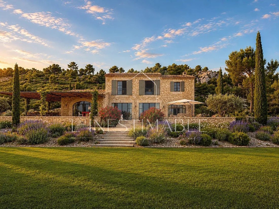 Estate in Maussane-les-Alpilles, Provence-Alpes-Côte d'Azur, France 1 - 15997407