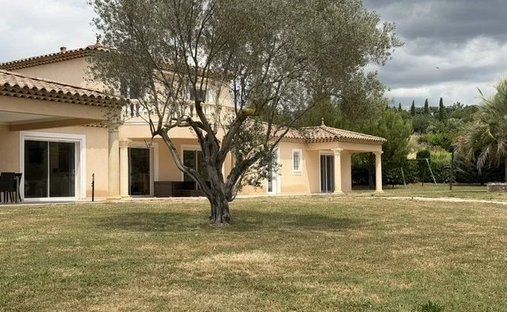 Estate in Granettes-Jauberte-Sainte Anne, Aix-en-Provence, France 1