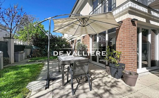 House in Plateau Ouest, Suresnes, France 1