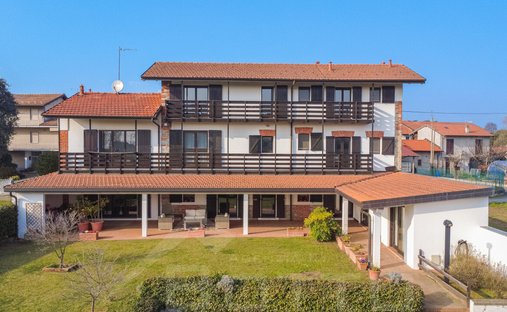 Villa in Cecca-Agagliate, Piedmont, Italy 1
