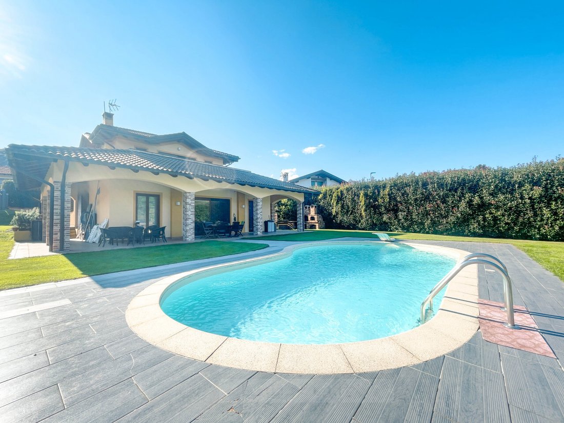 Villa in Cecca-Agagliate, Piedmont, Italy 1 - 18063398
