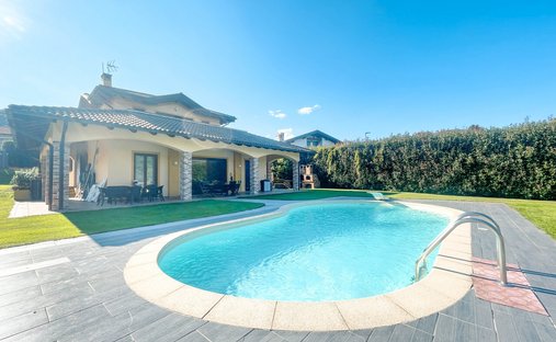 Villa à Brovello-Carpugnino, Piémont, Italie 1