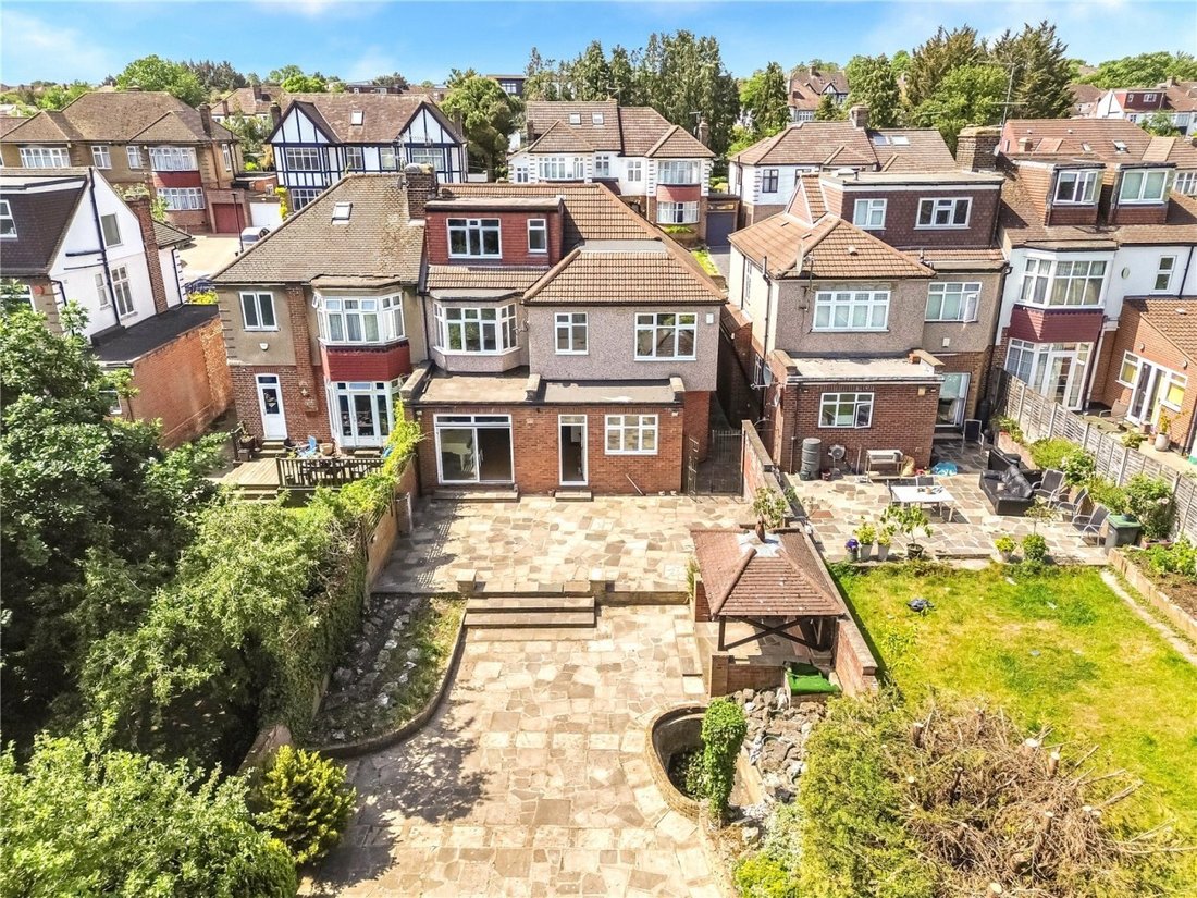 House in Oakwood, Enfield, England 4 - 18062813
