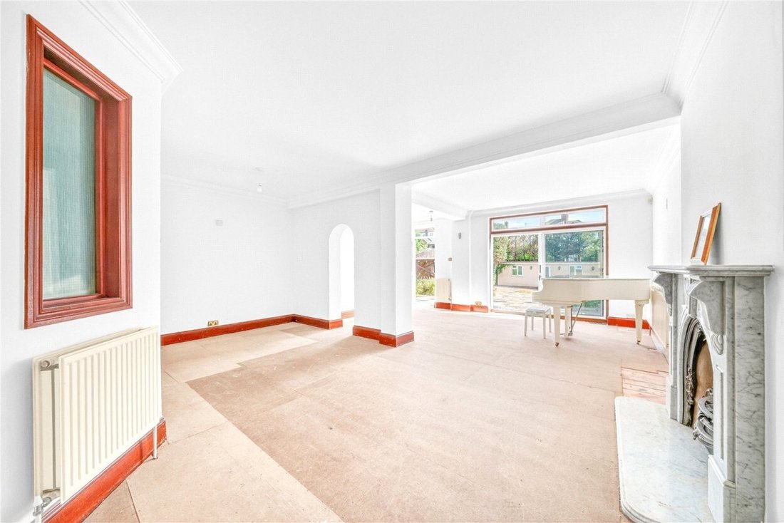 House in Oakwood, Enfield, England 3 - 18062813