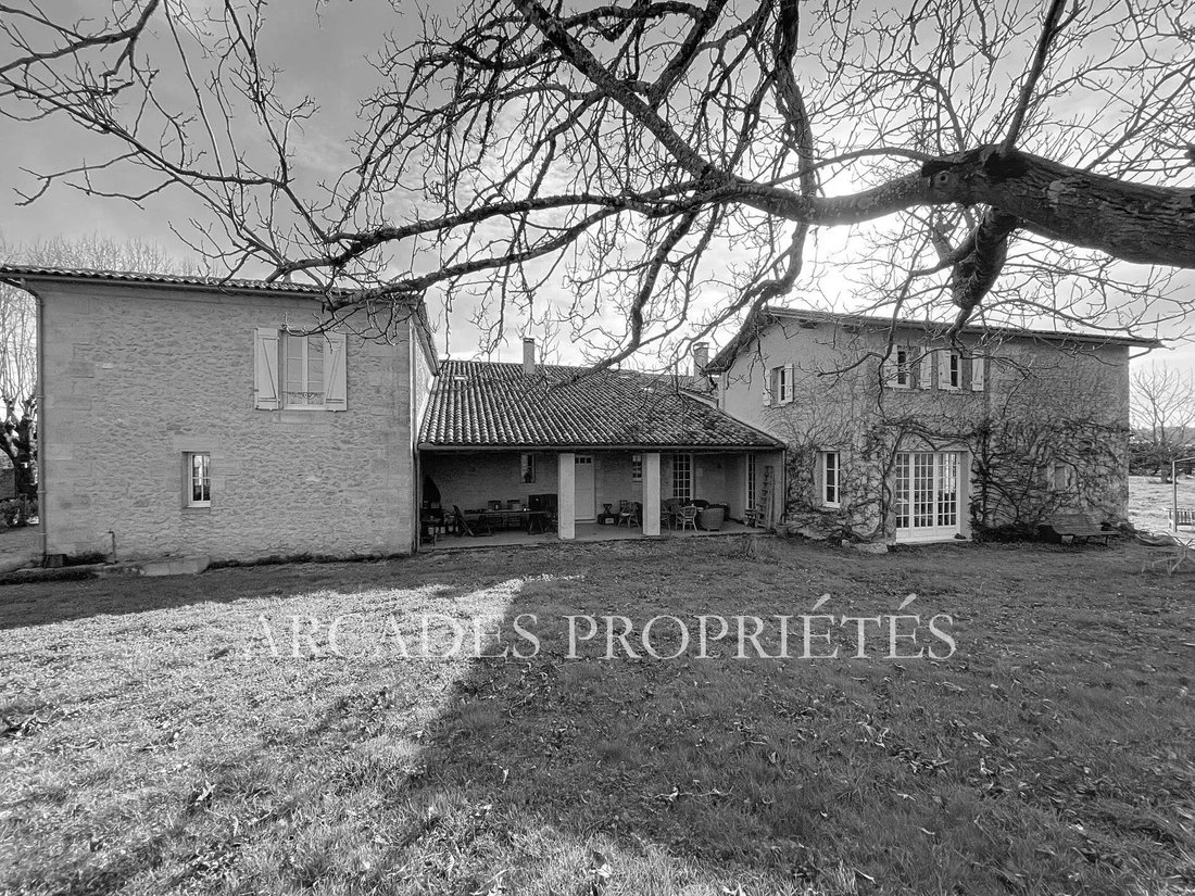 Estate in Jugazan, Nouvelle-Aquitaine, France 1 - 17325122