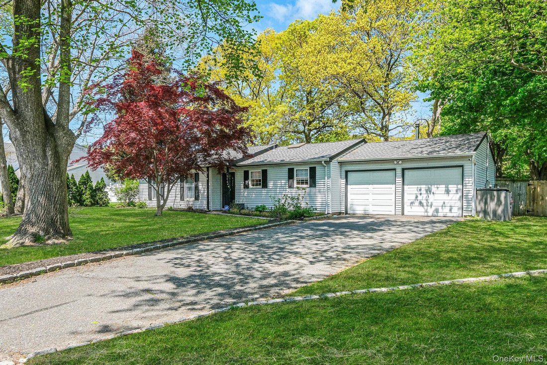 House in Port Jefferson Station, New York, United States 1 - 17872817