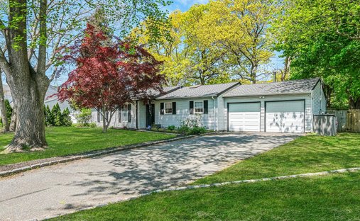 House in Port Jefferson Station, New York, United States 1
