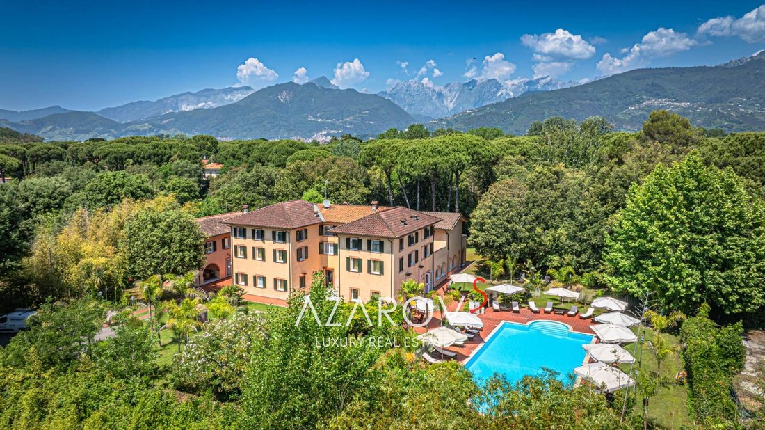 Villa in Poveromo, Massa, Italy 1 - 18062841