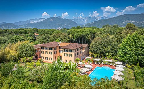 Villa in Poveromo, Massa, Italy 1