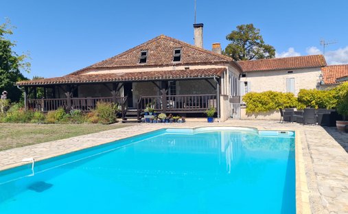 House in Saint-Romain, Nouvelle-Aquitaine, France 1