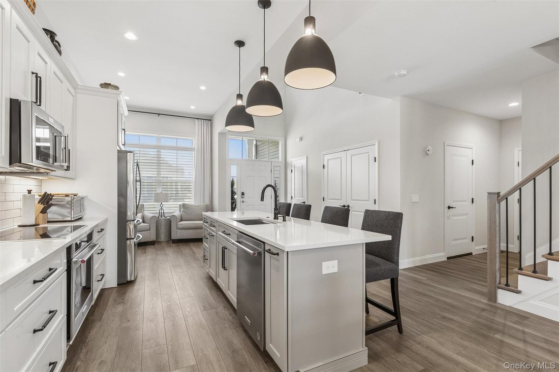 Condo in Yaphank, New York, United States 5 - 17717144