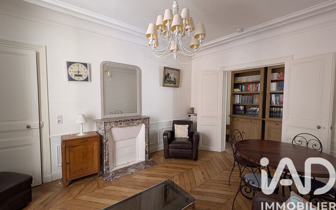 Apartment in Saint Vincent de Paul-Lariboisière, Paris 10e Arrondissement, Paris 3 - 18065315