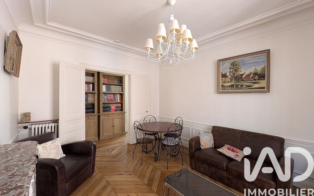 Apartment in Saint Vincent de Paul-Lariboisière, Paris 10e Arrondissement, Paris 4 - 18065315