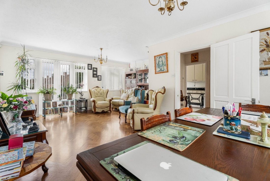 House in Great Stanmore, Harrow, England 5 - 18062877