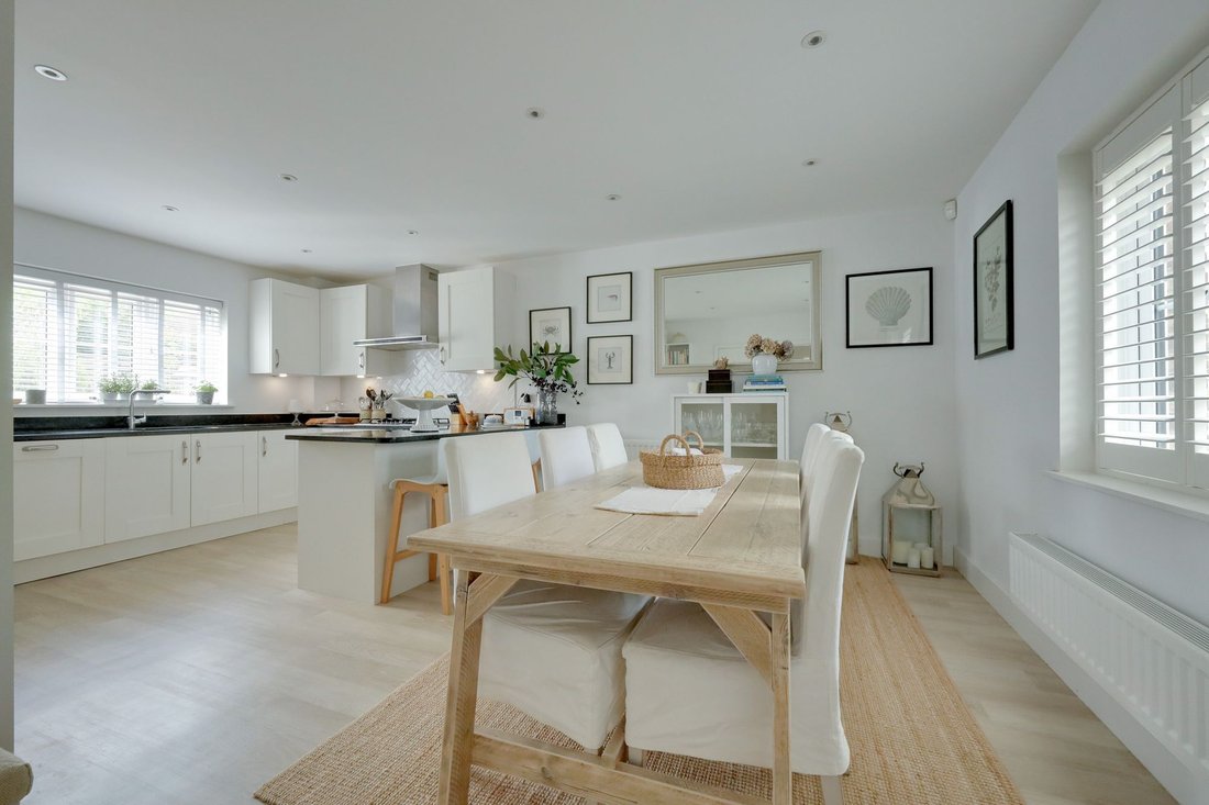 House in Burgess Hill, England 4 - 18061133