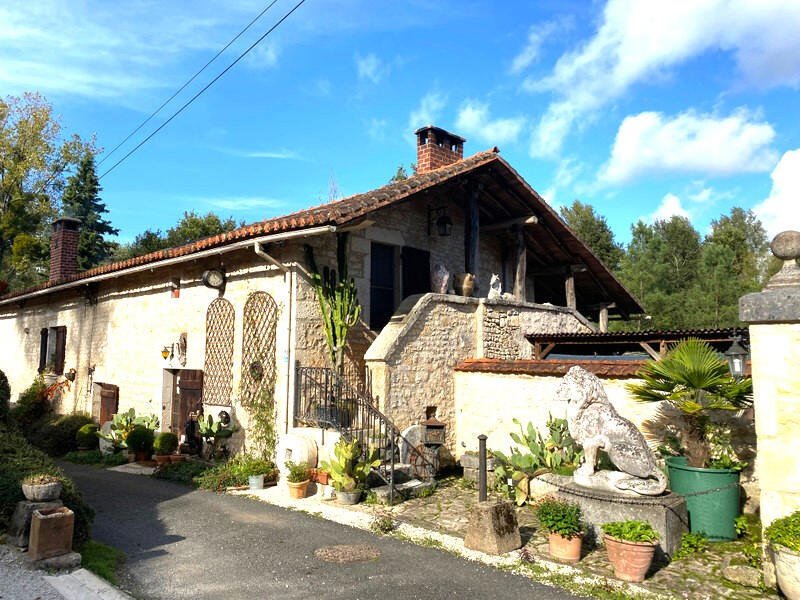 House in Chasseneuil-sur-Bonnieure, Nouvelle-Aquitaine, France 2 - 18063379