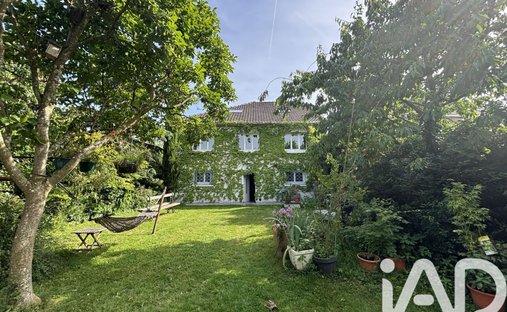House in Champigny-sur-Marne, Ile-de-France, France 1
