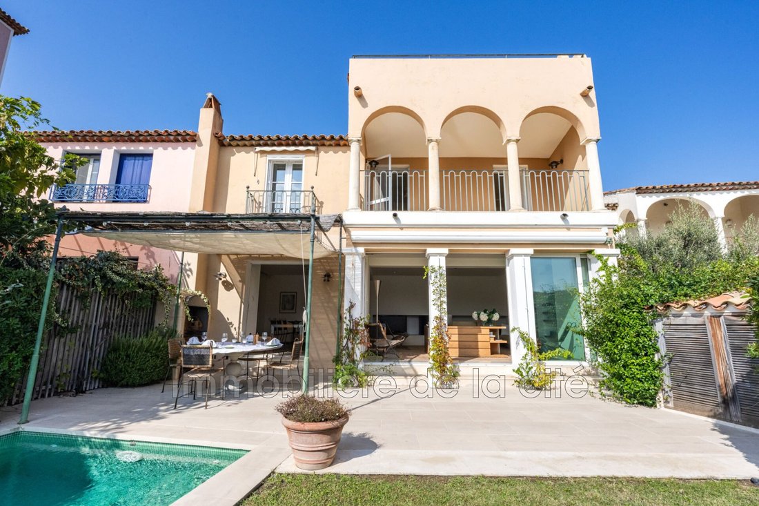 Villa in Grimaud, Provence-Alpes-Côte d'Azur, France 1 - 15877385
